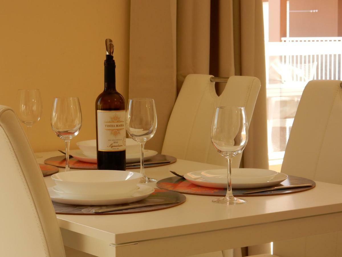 Beach & Sea Apt, Fast Wifi, Airco, Private Parking And Pool Portimão Esterno foto